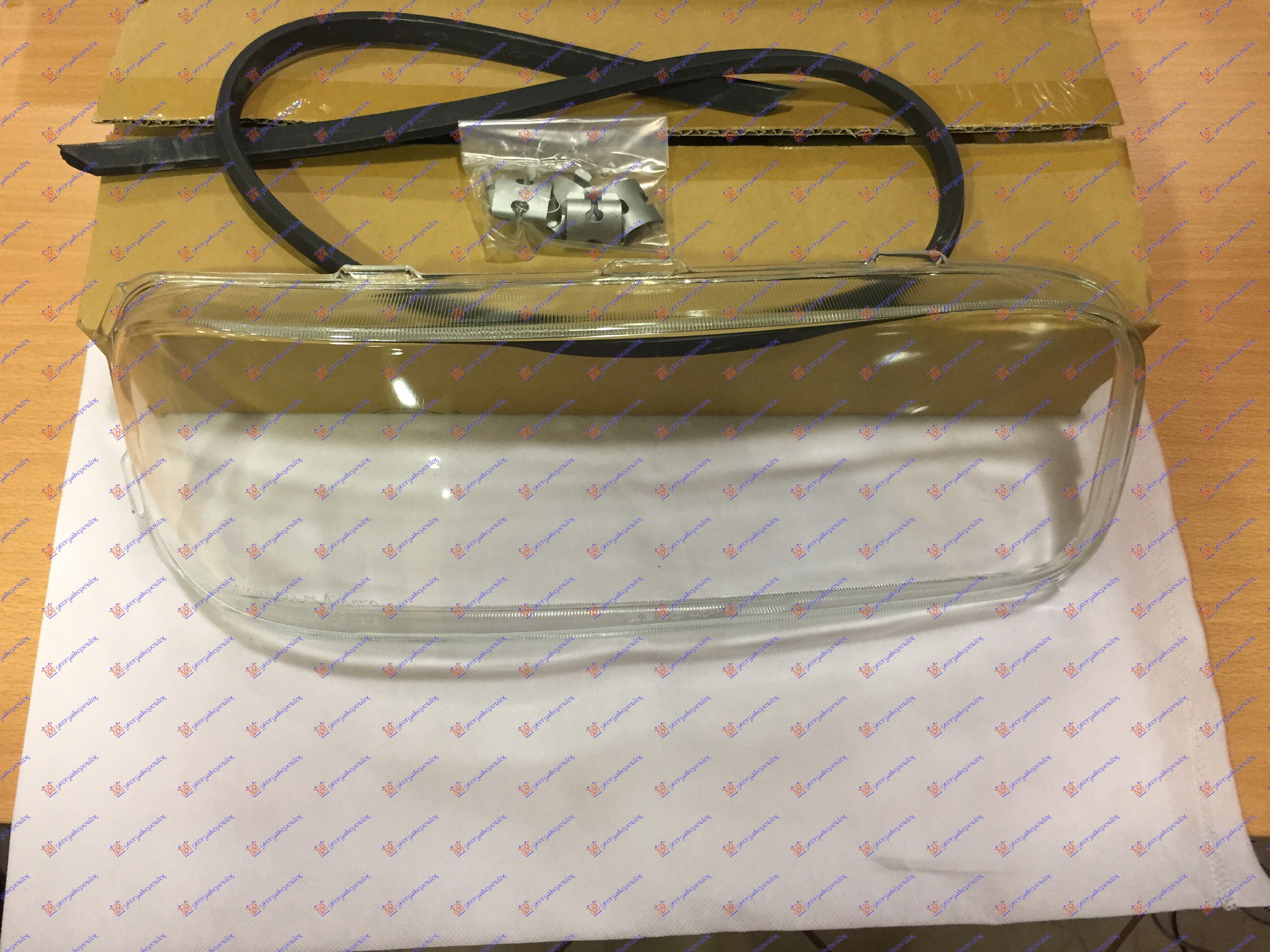 Mercedes atego 1997- (c236/a236) STAKLO FARA 2004- (DEPO)