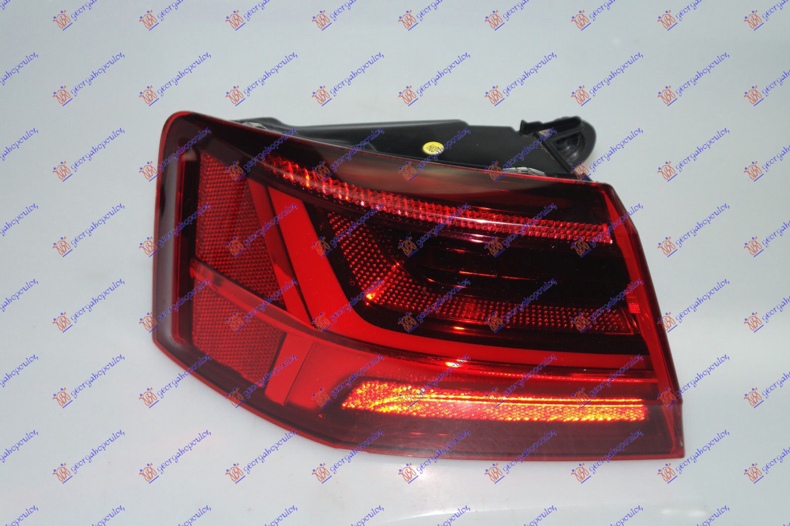 Audi a6 14-18 STOP LAMPA SPOLJASNJA LED(VALEO)