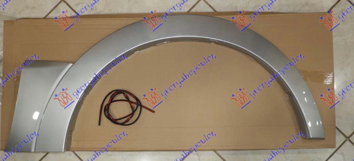 Mitsubishi pajero 07-12 PLASTICNI RUB PREDNJEG BLATOBRANA SREB.